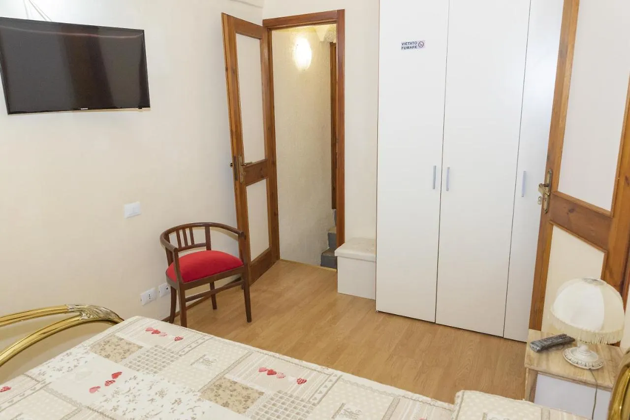 Centralissimo Trilocale su due piani - Flavio House Sanremo 0*,  Italia